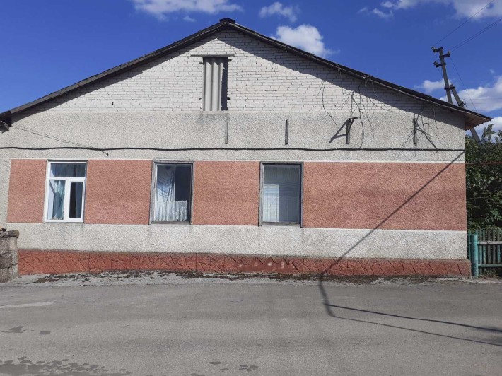 Продається адмінбудинок (літ. А), гараж м. Сокиряни, вул.Гастелло, 6-А - фото 1