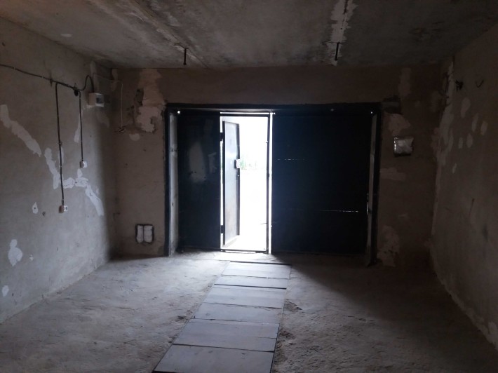 Оренда гаража в будинку на Довженка 26 мас.Східний для л/а - фото 1