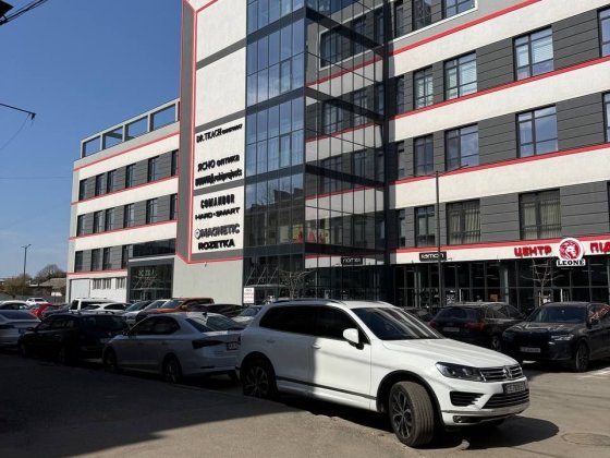 Оренда паркомісця в бізнес-центрі ТОЛОКА,  вул.Ясська Черновцы