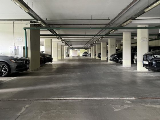 Здам паркомісце Лобановського Валерія 4е Киев