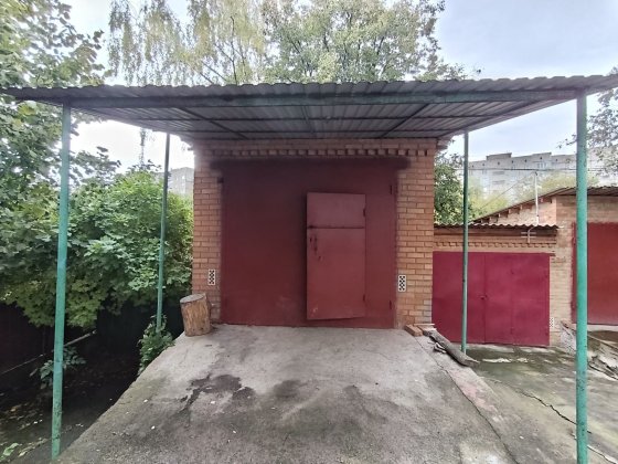 Оренда Гаража, Центр