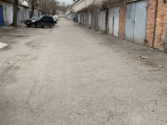 Сдам гараж на Динамо в кооперативе есть охрана. Днепр