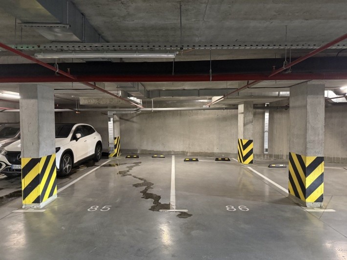 Велике довге паркомісце / паркінг в ЖК Нивки Парк (підземний теплий) - фото 1