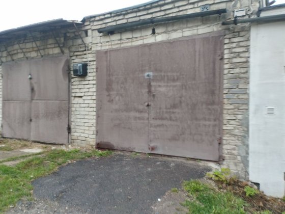 Здається гараж під склад або під автомобіль Львов