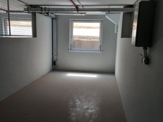 Здам  гараж під склад в оренду. Киев