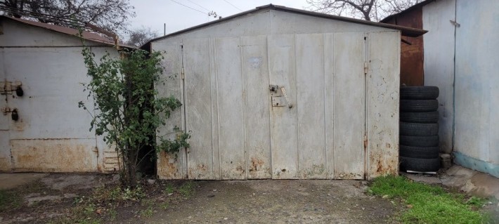 Сдам гараж по Жолио Кири,металлический есть яма номер42 - фото 1