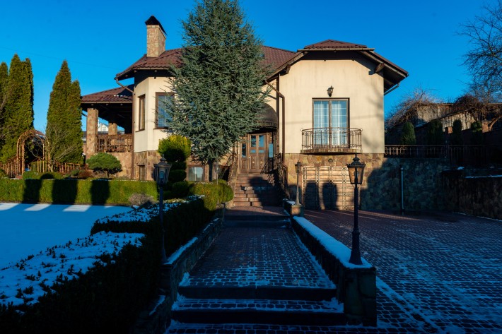 Будинок над центром Рівне, Грабник - фото 1