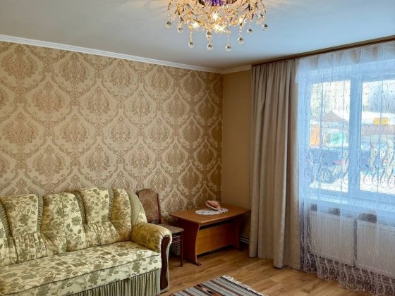 Продається трикімнатна квартира  в районі басейну Бердичев