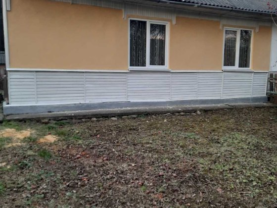 Продам квартиру в смт Берегомет(під магазин, або офіс) Берегомет