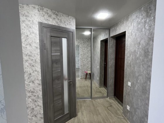 Продам 1-комнатную квартиру в центре с ремонтом.EL. Каменское