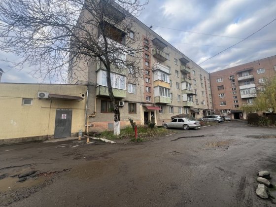 Продаж 2- км кв у самому центрі Виноградов