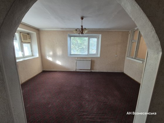 Продаж 3-кімнатної квартири з гаражем Вознесенск