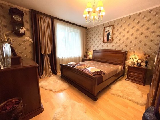 Квартира 3 кімнатна в центрі міста + гараж Глухов