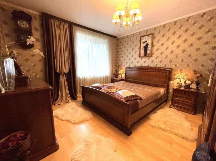 Квартира 3 кімнатна в центрі міста + гараж - фото 1