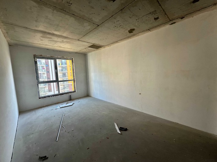 Велика 1-кімнатна 47 м² з частковим ремонтом - фото 1