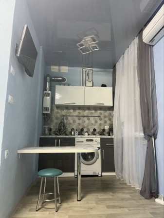 Продам свою 2 кімнатну квартиру в центрі - фото 1