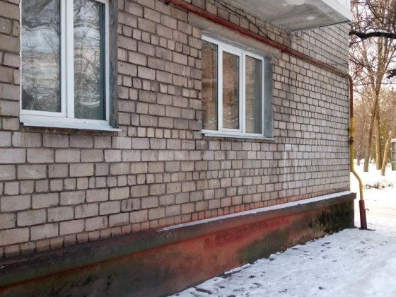 Продам 2-х комнатную квартиру на ДНЕПРОСТРОЕ ,улица Цветов! Н.К.