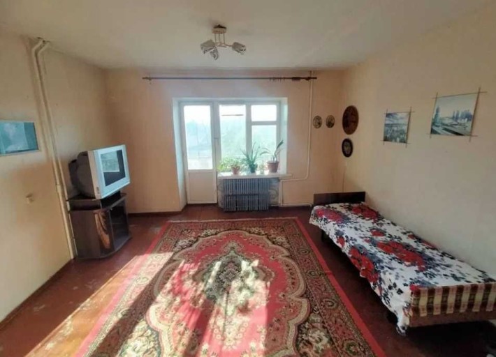 Продам 2-комн. квартиру на 2-ом этаже, 9 м-район Левого берега. - фото 1