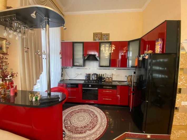 Продам 2к квартиру з євроремонтом - фото 1