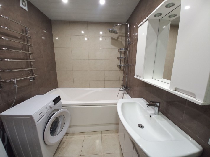 Продаж трьохкімнатної квартири - фото 1