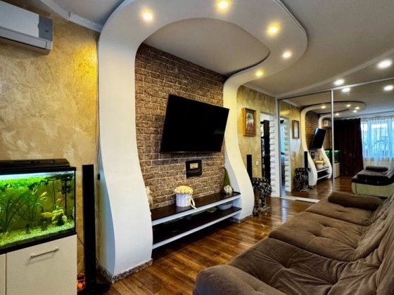 Продажа 3 ком. 9 мкрн. Левый берег Каменское