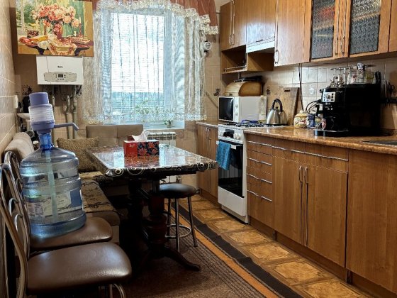 Продається 4-кімнатна квартира з автономним опаленням в м.Ізюм Изюм