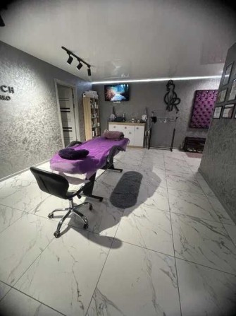 Продам 2 комнатную в центре города с автономкой - фото 1