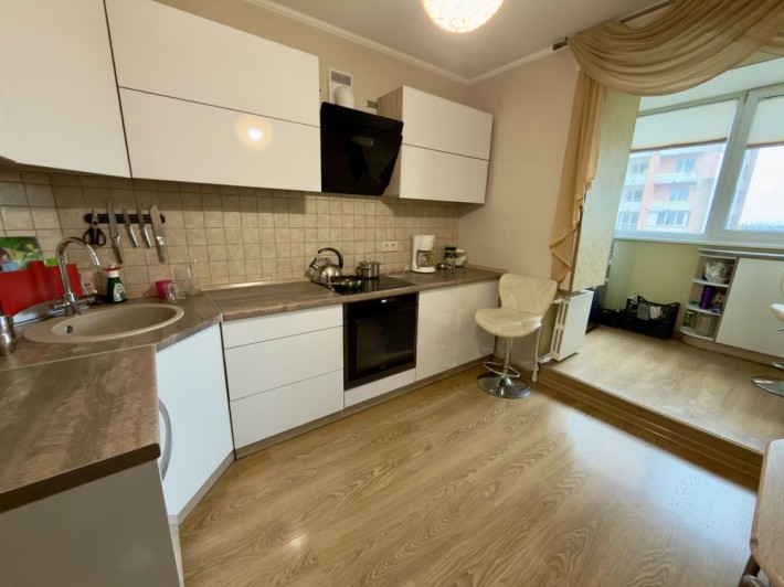 Трешка в спальном районе , новострой ! - фото 1