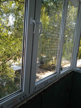 Продам  4- х кімнатну квартиру  в Ізюмі, другий поверх , район Іомза - фото 1