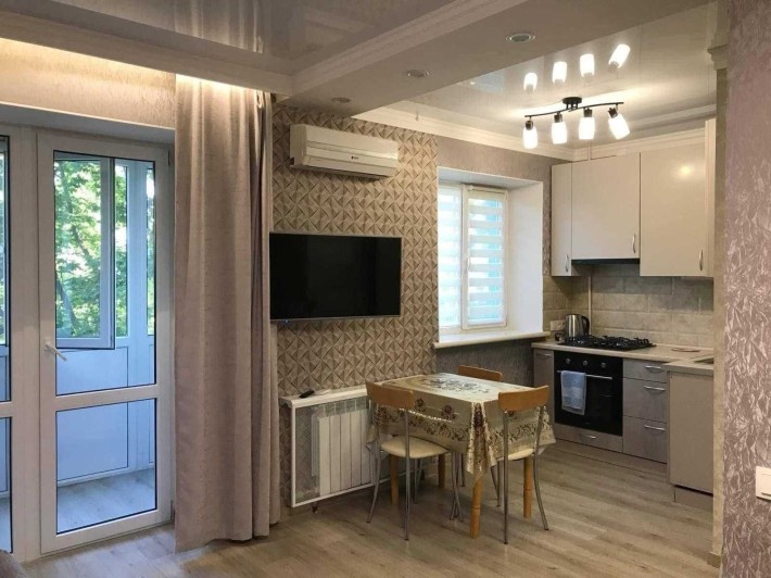 Продам 1 комнатную с ремонтом и техникой на Парковой - фото 1