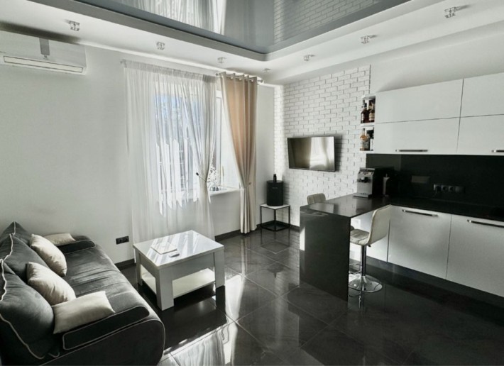 Продам сучасну 2 кімнатну квартиру у Чорноморську, 5 хвилинах від моря - фото 1