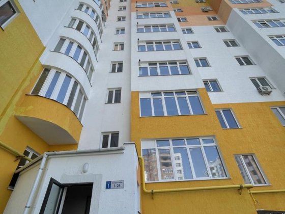 Продам простору 2-кімнатну квартиру у центрі міста Кам'янець-Подільський