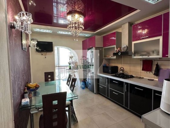 ЗАХОДЬ І ЖИВИ! Продам стильну 2-рівневу квартиру у самому центрі міста Кам'янець-Подільський