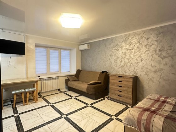 Продається 1-кімнатна квартира район кінотеатру «Юність» Каменец-Подольский