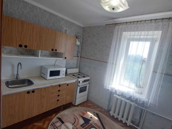 Продається 1 кімнатна квартира р - н м - н Жовтневий не кутова Каменец-Подольский