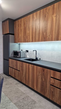 Продається простора 3-кім. квартира з новим ремонтом в Центрі міста - фото 1