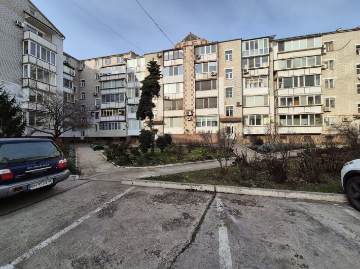 Продам 2-комнатную АББО центр Черноморска - фото 1