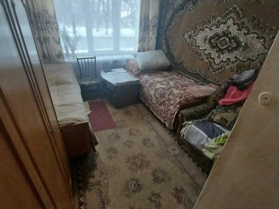 Продається секція 2 кімнати   під ремонт  р - н Черьомушки не кутова Каменец-Подольский