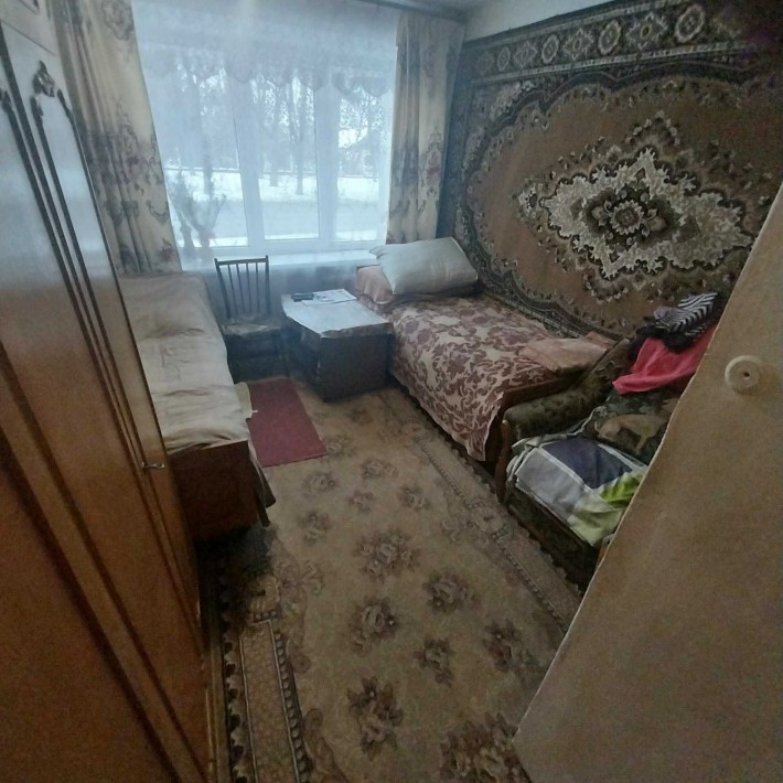 Продається секція 2 кімнати   під ремонт  р - н Черьомушки не кутова - фото 1