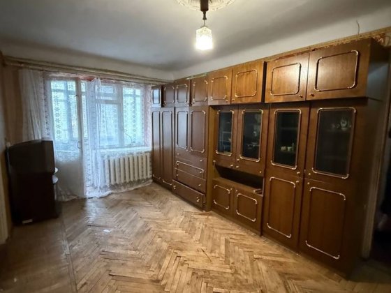 Продам трьохкімнатну квартиру. Каменец-Подольский