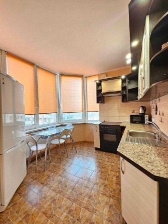 Простора 1 кімнатна квартира - фото 1