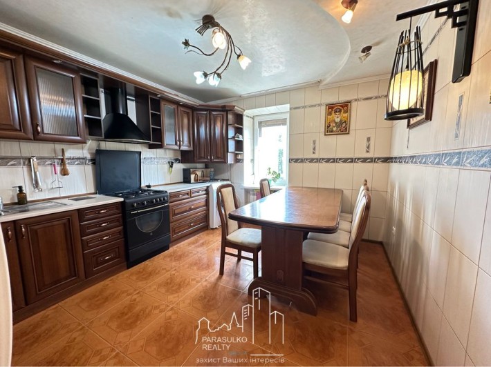 Продам простору 4-и кімнатну квартиру на Мікрорайоні - фото 1