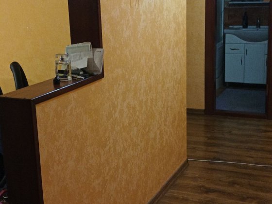 Продам п'ятикімнатну квартиру з ремонтом ,індивідуальне опалення Каменец-Подольский