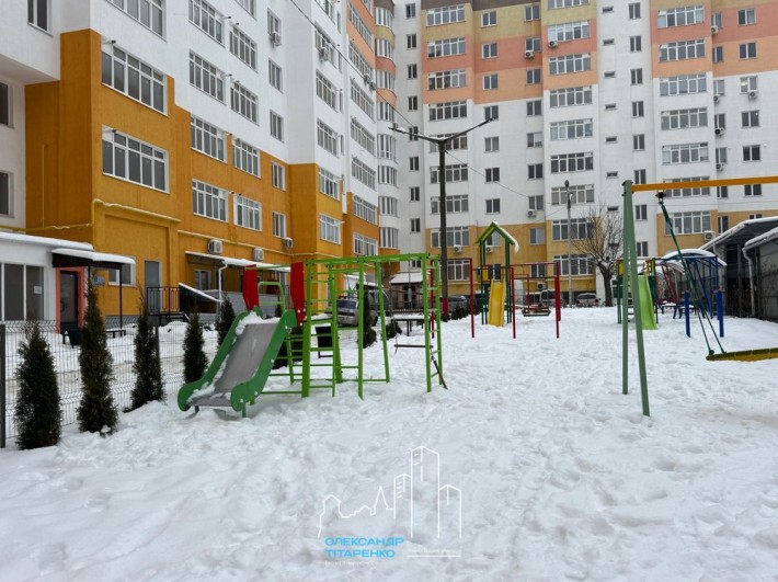 Квартира в зданому будинку на зручному поверсі - фото 1