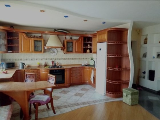 Продам 4-к Квартиру на Парковой Черноморск