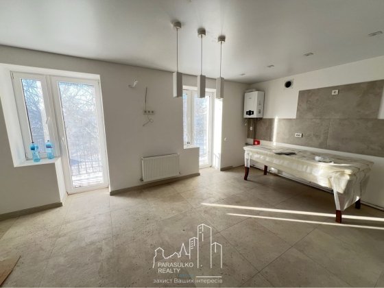 Продам новеньку 2-кімнатну квартиру поряд з центром міста! Каменец-Подольский