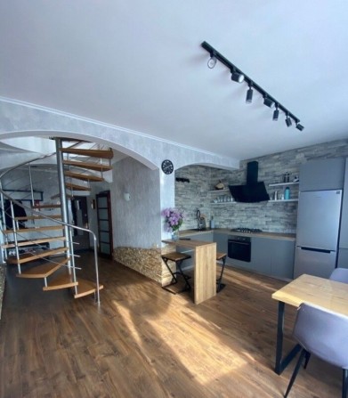 Продажа двухуровневый квартиры 180м2, цена :85.000 в Черноморске. - фото 1