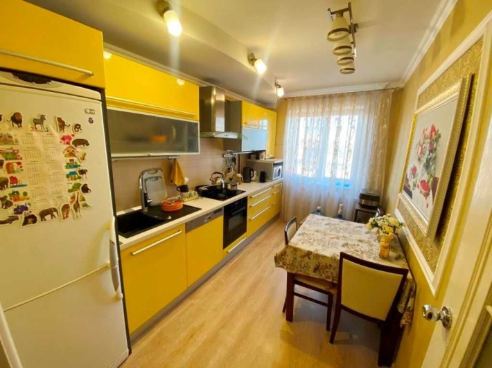 Продается 3х ком «Чешка» Центр города! Ремонт! - фото 1