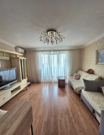 Трехкомнатная с ремонтом центр г.Черноморск - фото 1