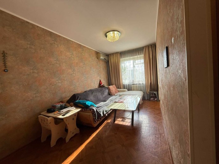 Продам 3-комнатную квартиру в центре города. - фото 1